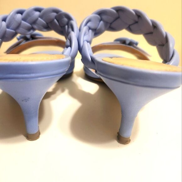 Coach "Mollie" Periwinkle Blue Leather Kitten Heel Sandals sz.6.5 $235 w/Dustbag - Picture 8 of 10